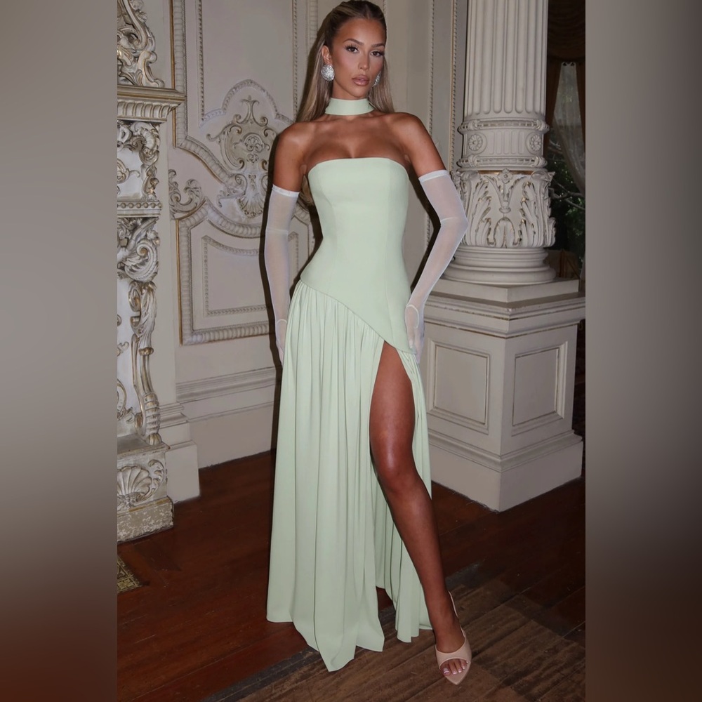 Elegant Strapless Pastel Green Evening Dress